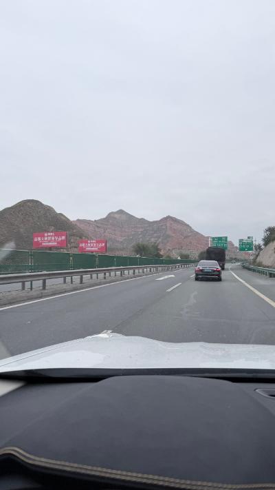 兰州-高速公路与远山