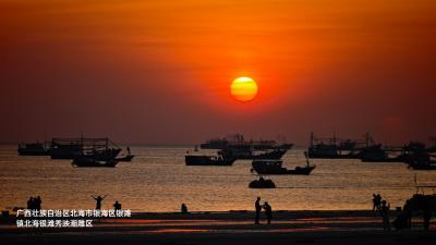 北海-海上日落与渔船_3