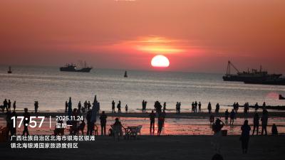 北海-银滩上看日落的人群_5