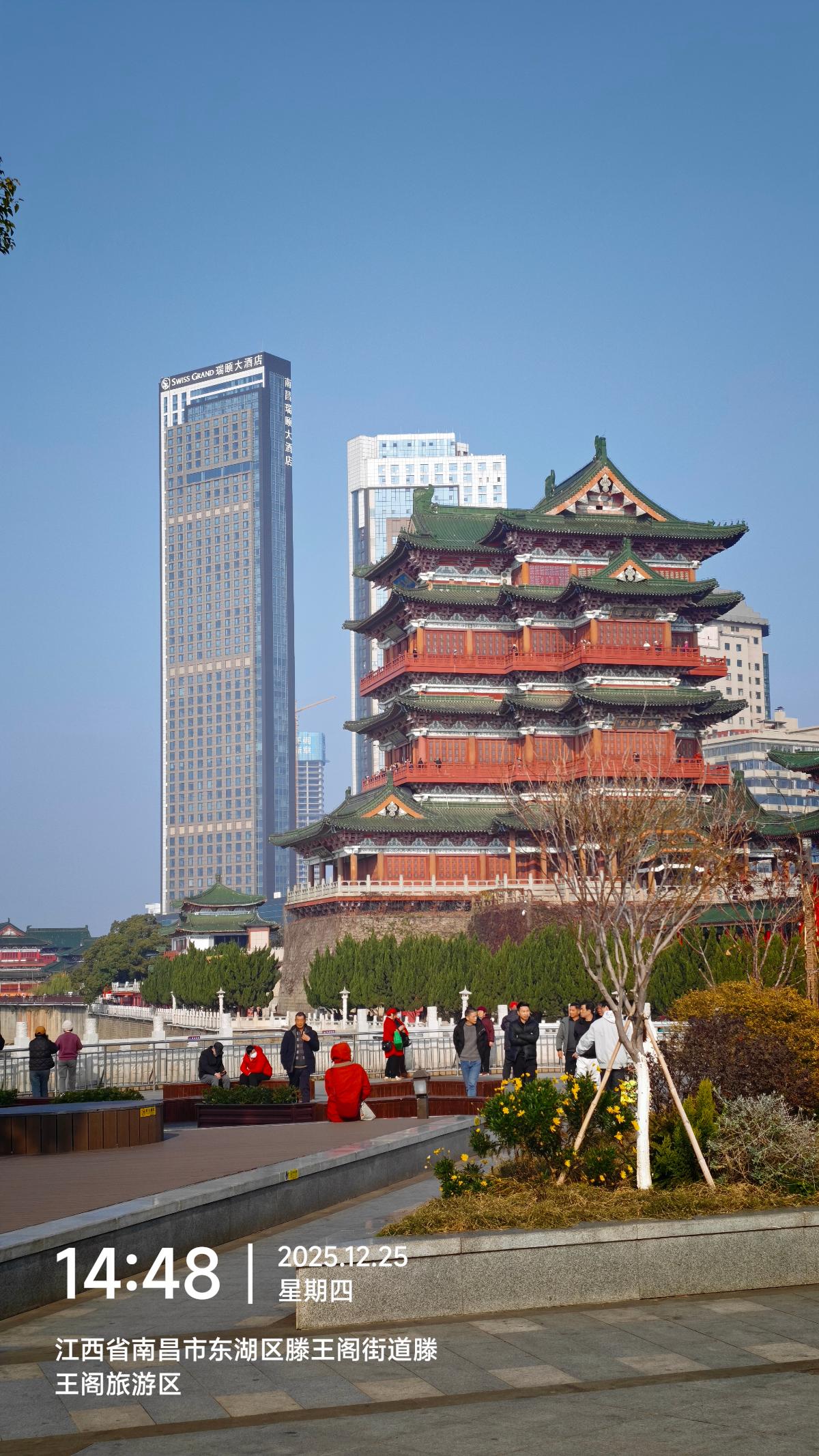 南昌-滕王阁与高楼.jpg