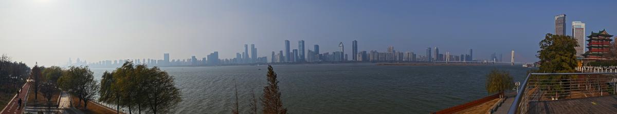 南昌-赣江边的全景_2.jpg