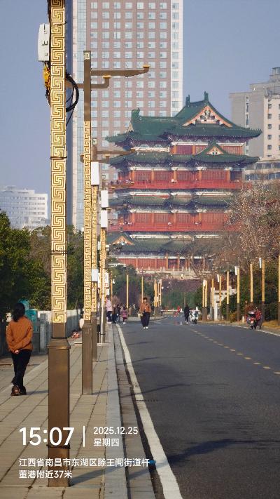 南昌-路边远眺滕王阁_2