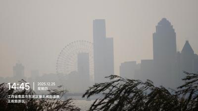 南昌-雾中的赣江与城市_3