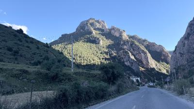 左贡-公路尽头的石山_4