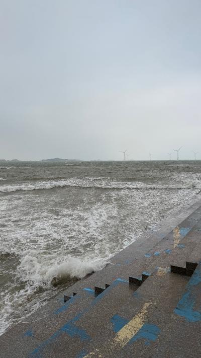 平潭-海堤边汹涌的海浪