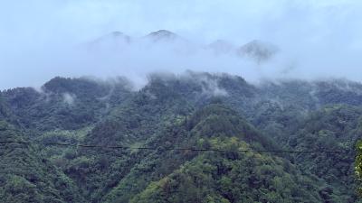 恩施-云雾缭绕的青山
