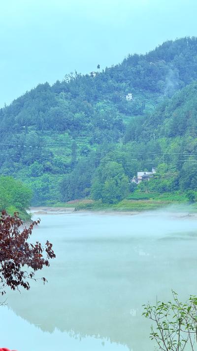 恩施-湖边的青山与村落_2