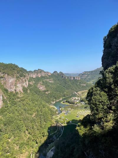 新昌-俯瞰峡谷与村庄_2
