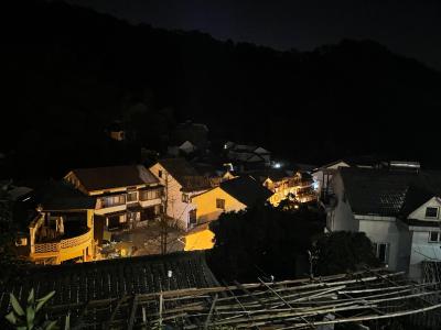 杭州-夜晚俯瞰山村灯火_2
