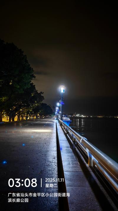 汕头-夜晚海边的长廊