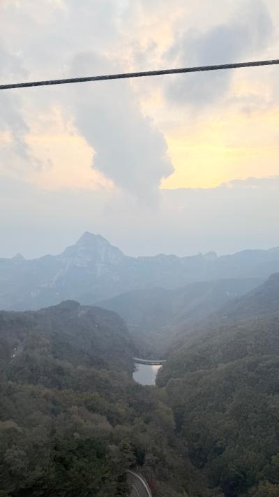 泰安-泰山缆车外的群山_2