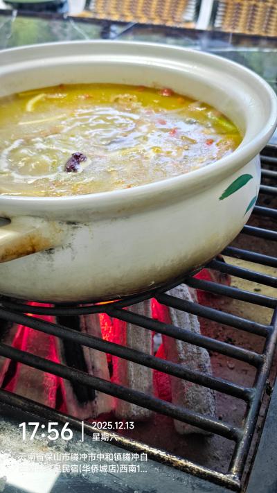 腾冲-炭火上的砂锅