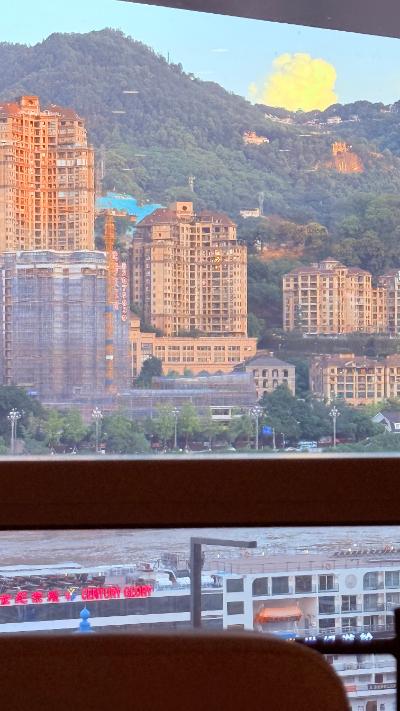 重庆-窗外的山城楼群