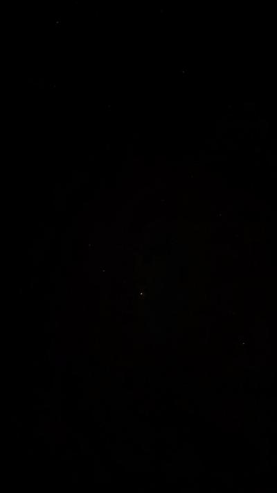 黄海-深夜海面上方的稀疏星空